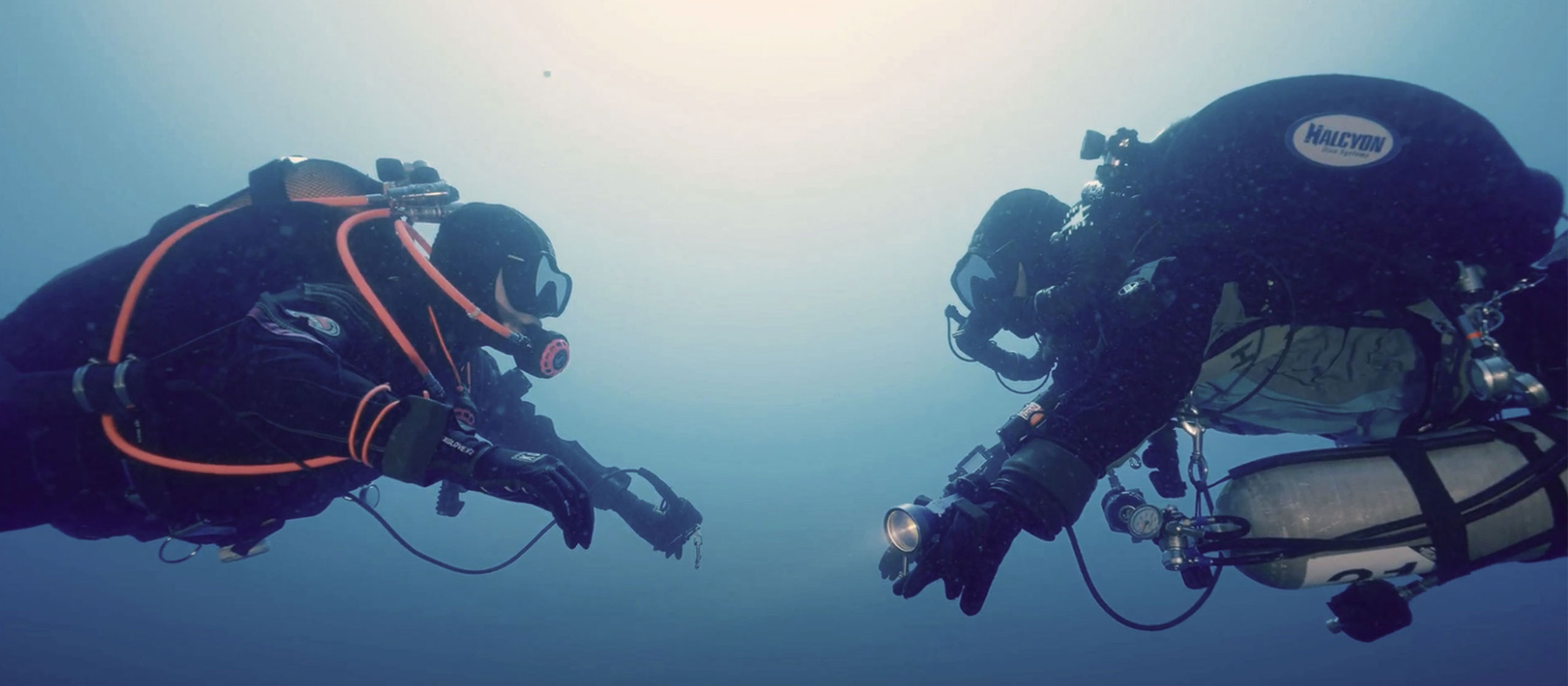 Alles wat je altijd al hebt willen weten over het duiken samen met een rebreather duiker