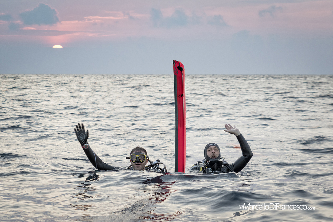 HOW TO CHOOSE A DSMB, Shapes Sizes Colours of Delayed Surface Marker Buoy, SCUBA DIVING